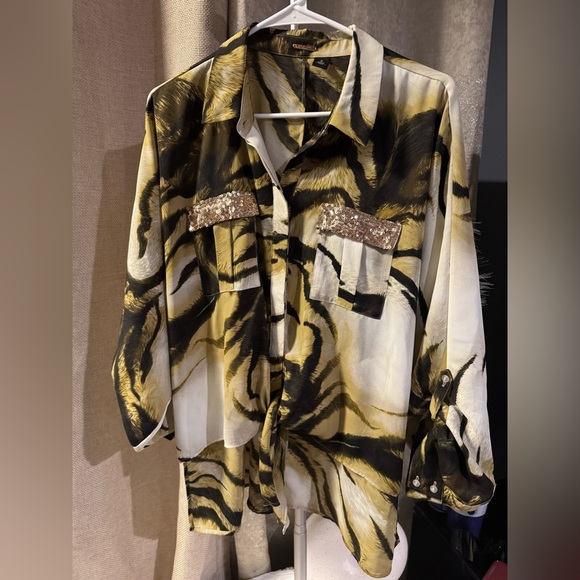 Black Label Gold and Black Oversized Graphic‎ Blouse - Picture 1 of 3